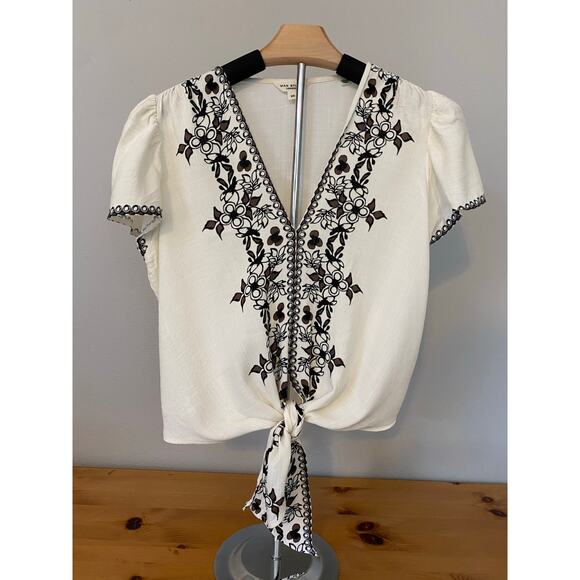 Max Studio London Top Tie Bottom Flutter Sleeve V Neck with Floral Detail XS - Picture 1 of 9